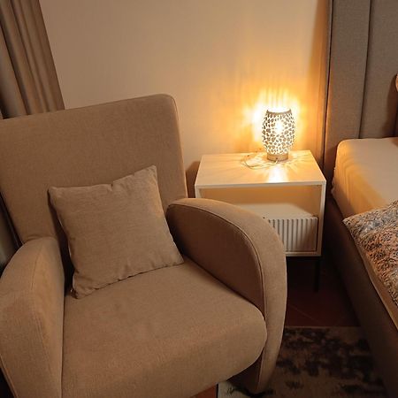 3 Bathrooms Apartman Mimi Lipótszentmiklós Kültér fotó